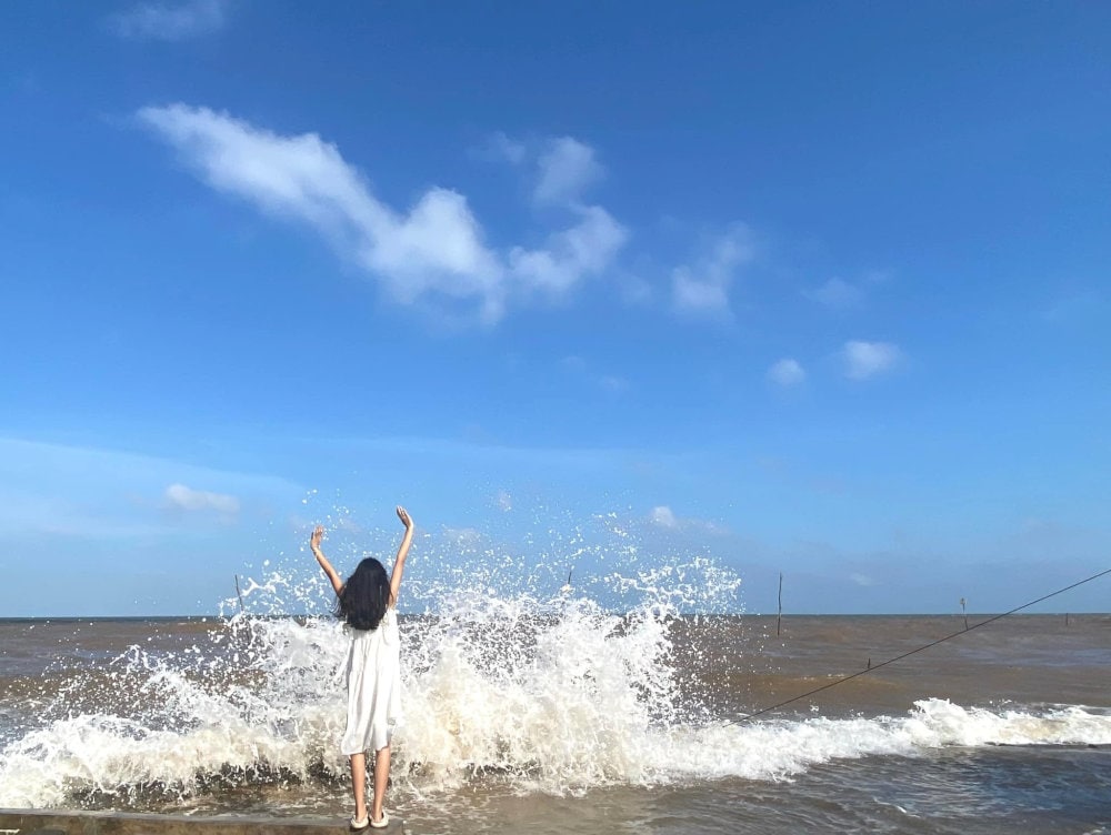 Cồn Vành lúc này nước ấm, sóng vừa phải